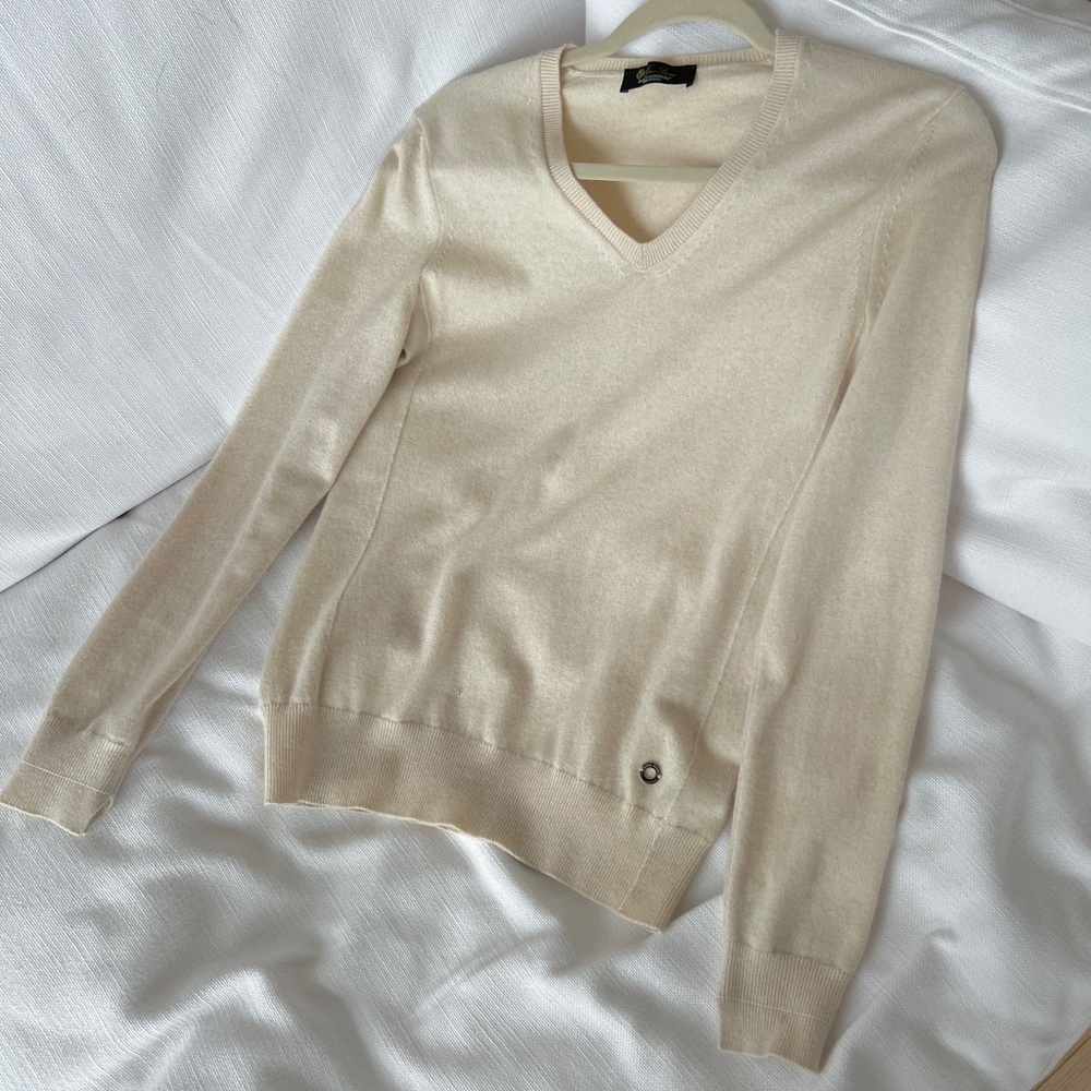 Loro Piana baby cashmere V-neck logo sweater